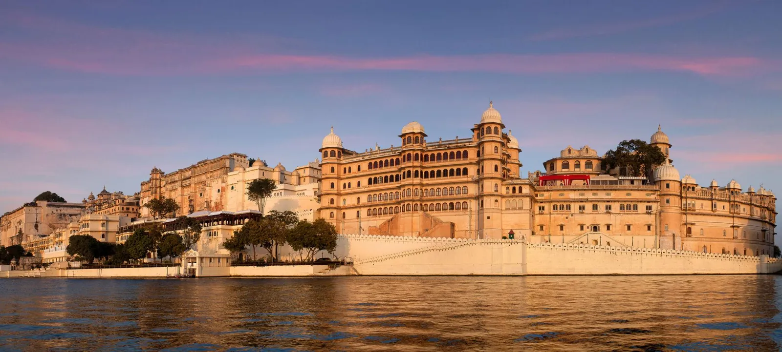 Udaipur sightseeing tour and City of Lakes