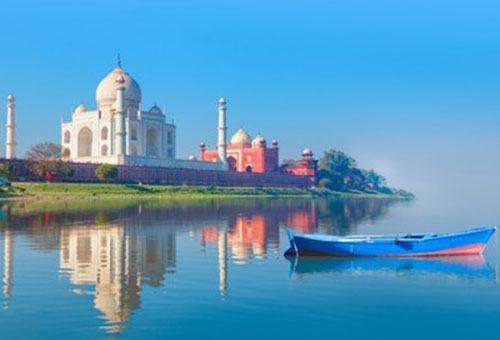This image depicts agra tourist car with a beautiful view.